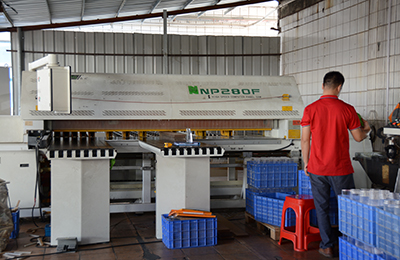 自動(dòng)開料機(jī) (2).jpg